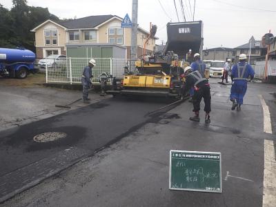 市道加納滝尾中学校歩道改築工事に伴う配水管布設工事の記録写真2