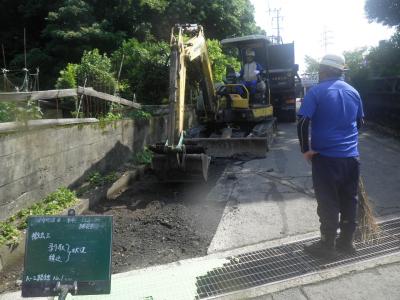 南太平寺地区配水管布設替工事に伴う舗装工事の記録写真2