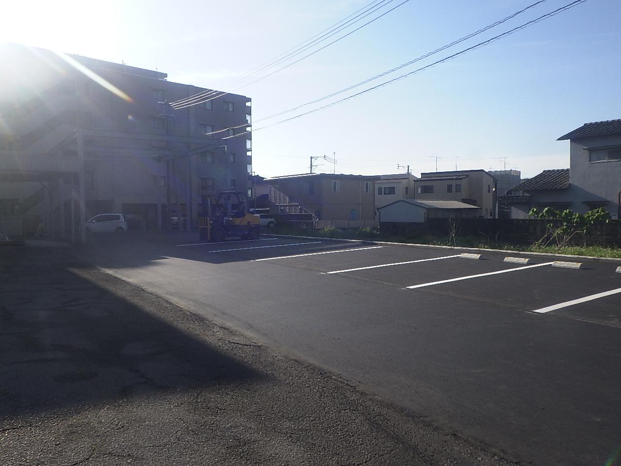 HOKO株式会社本社駐車場舗装工事の写真