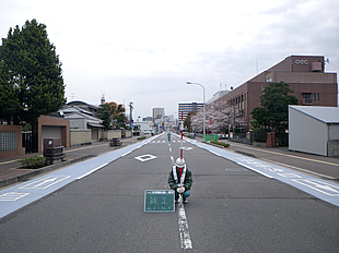市道　都町東春日線自転車レーン整備工事の写真